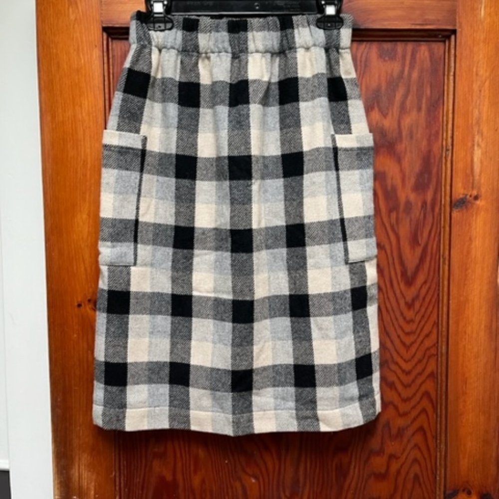 Lightweight Wool Pencil Skirt